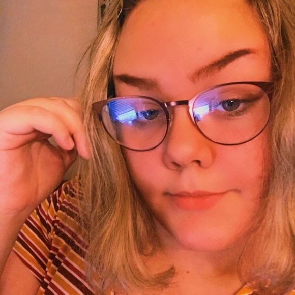 Meet your Posher, Lily - Picture 5 of 8